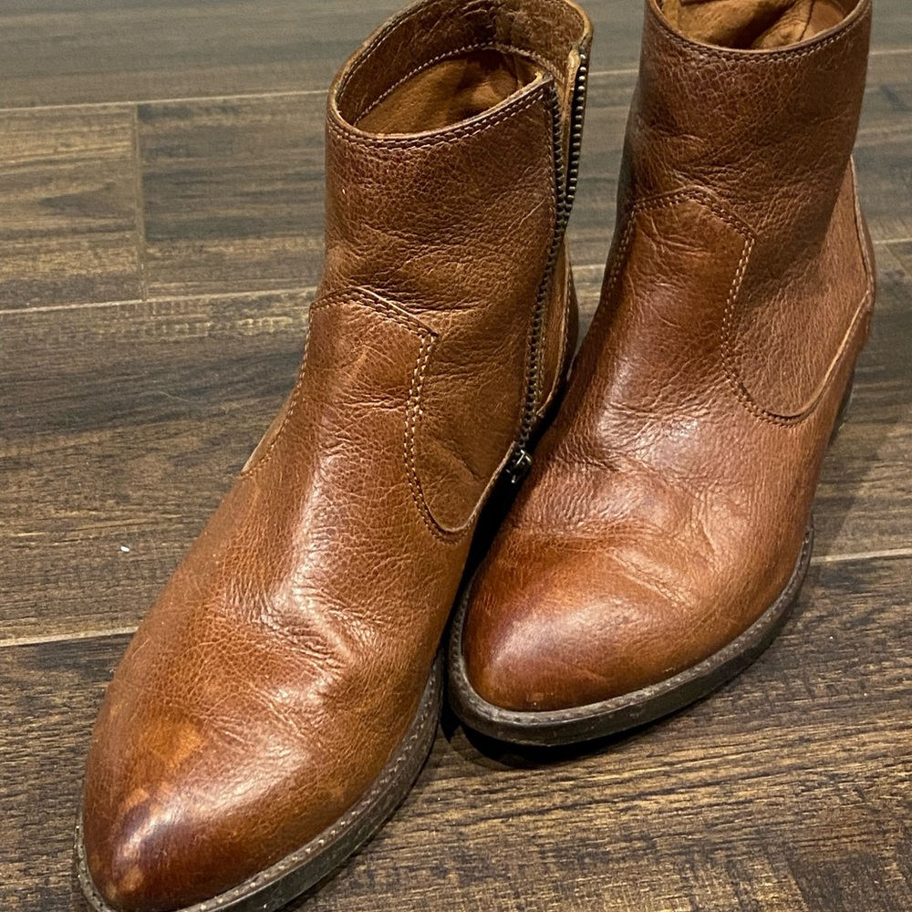 Ariat Chelsea boot size 6 in great condition - Picture 3 of 8